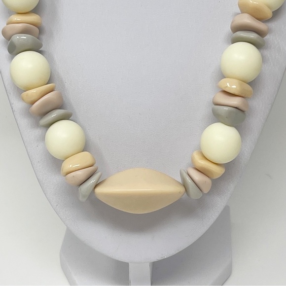 Vintage Necklace & Earrings Set - Picture 5 of 12